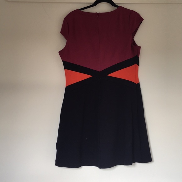 Colorblock dress - Picture 3 of 3